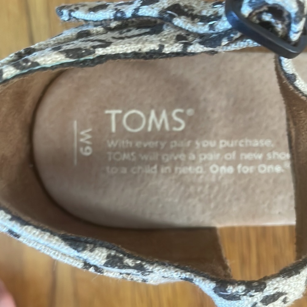 Toms Cheetah Print Wedge Sandals Size 9 - Picture 3 of 4